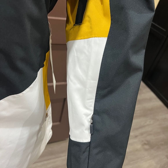 SOLD - Roxy snow jacket - Picture 5 of 11